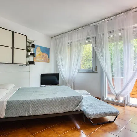 Domus Parnaso - Eur Apartman